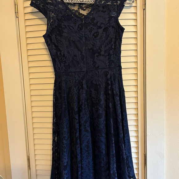 Elegant Blue Lace Dress - Picture 3 of 6